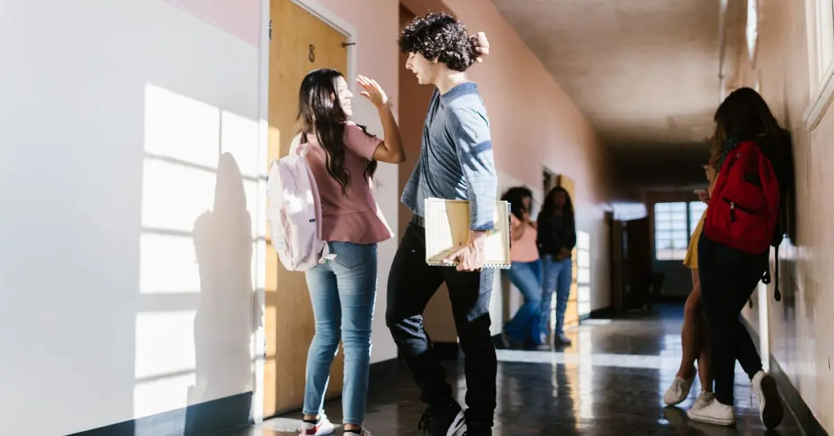 How to Choose the Right Modelling School for Your Career