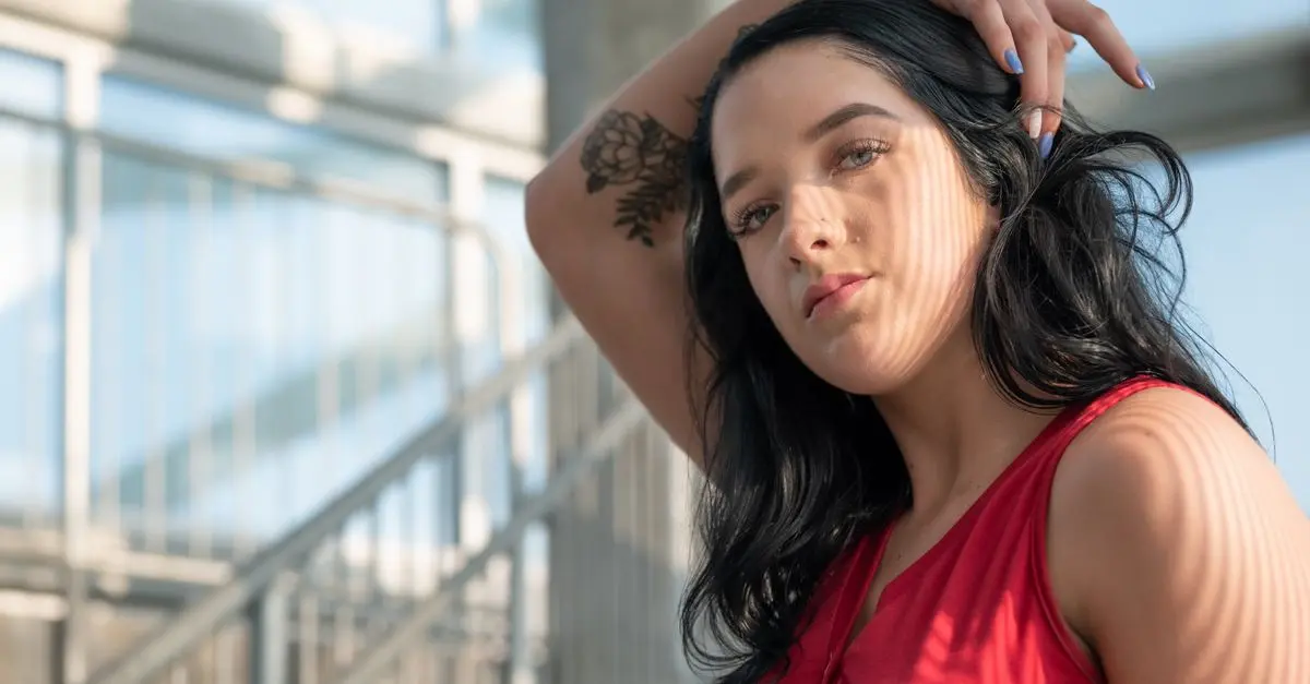 Top 10 Posing Tips for Aspiring Models