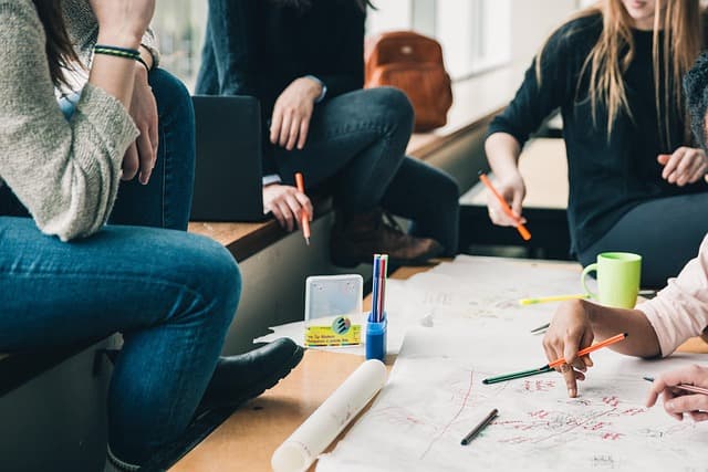 How to Find the Best Modelling School for Your Career